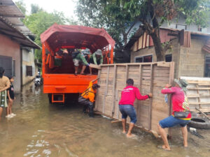UBON RATCHATHANI (TAILANDIA), 07/10/2025.-Al menos 22 personas han perdido la vida en Tailandia a raíz de las inundaciones registradas en una veintena de provincias del centro, norte y nororeste del país, que afectan a casi 370.000 personas, informan este martes las autoridades. EFE/ Departamento de Prevención y Mitigación de Desastres SOLO USO EDITORIAL/SOLO DISPONIBLE PARA ILUSTRAR LA NOTICIA QUE ACOMPAÑA (CRÉDITO OBLIGATORIO)