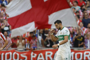Rafa Mir, delantero que esta temporada juega en el Elche cedido por el Sevilla. EFE/ Mariscal