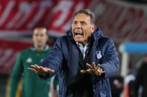 Imagen de archivo de el en ese entonces el director técnico de Millonarios Miguel Ángel Russo (c). EFE/MAURICIO DUEÑAS CASTAÑEDA