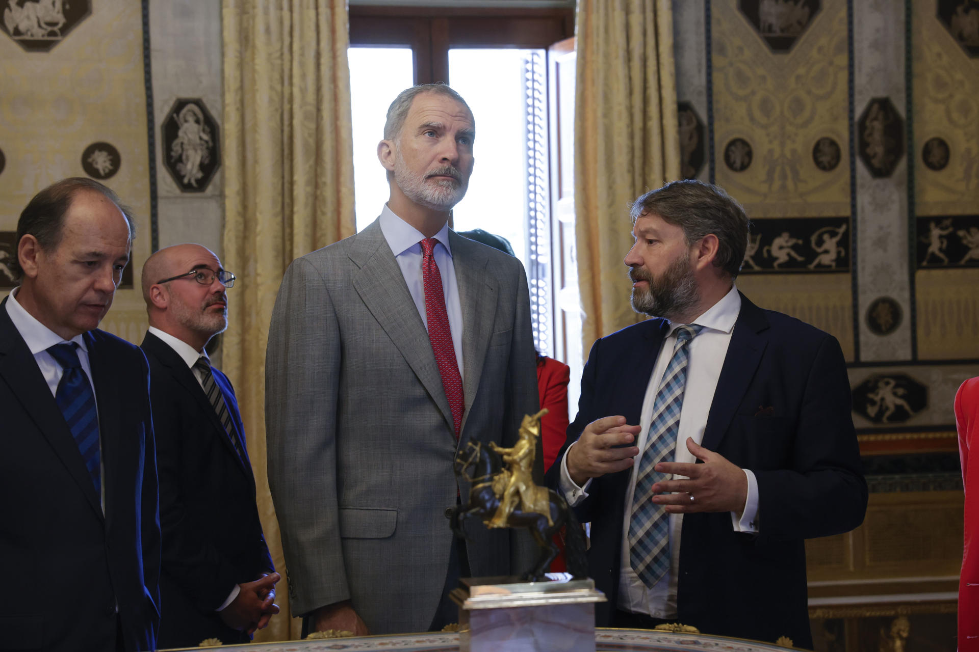 El rey Felipe VI durante la inauguración de la Casa del Labrador en el Real Sitio de Aranjuez, tras su reciente rehabilitación integral, estee miércoles. EFE/ Zipi
