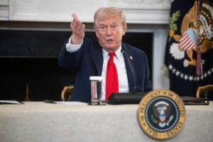 El presidente de Estados Unidos, Donald Trump, durante su intervención este miércoles, 8 de octubre, en una mesa redonda, en la Casa Blanca, en Washington DC (EE.UU.) EFE/Francis Chung/Pool