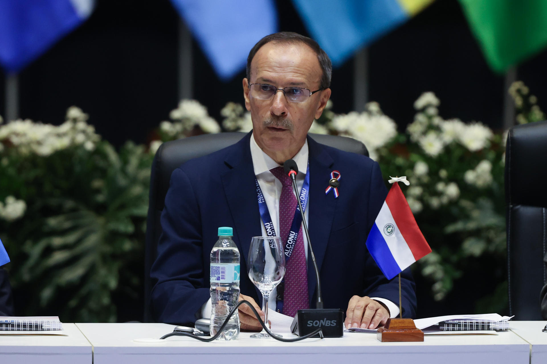 El ministro de defensa de Paraguay, Óscar González, habla en la ceremonia de apertura de la III Conferencia Ministerial de América Latina y el Caribe sobre Operaciones de Mantenimiento de la Paz de la ONU, este miércoles en Luque (Paraguay). EFE/ Juan Pablo Pino
