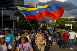 Fotografíua de archivo de una persona con una bandera en Caracas (Venezuela). EFE/ Miguel Gutiérrez