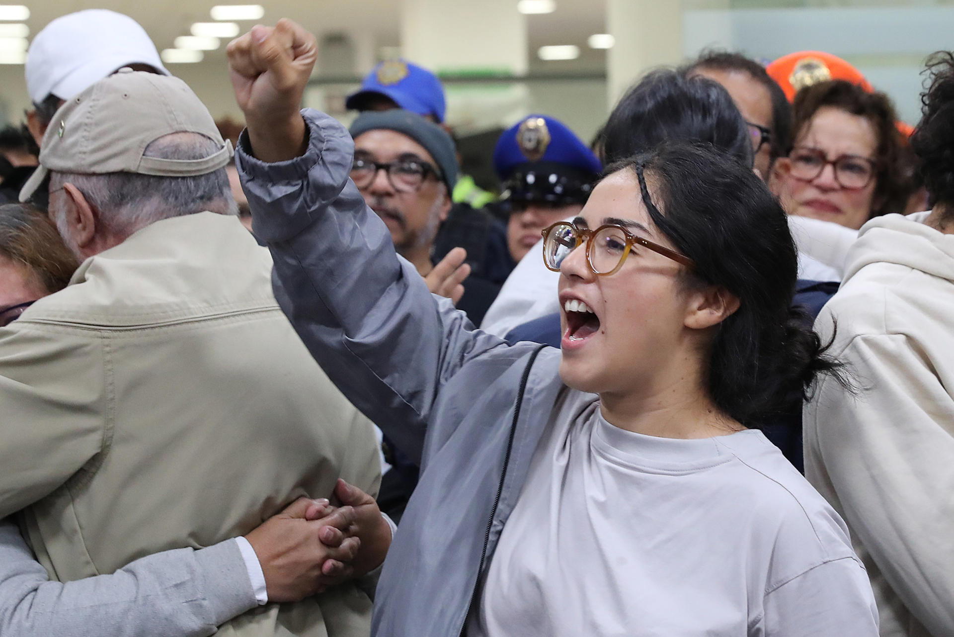 La activista mexicana Arlín Medrano este miércoles, a su llegada al Aeropuerto Internacional de la Ciudad de México (México). EFE/ Mario Guzmán
