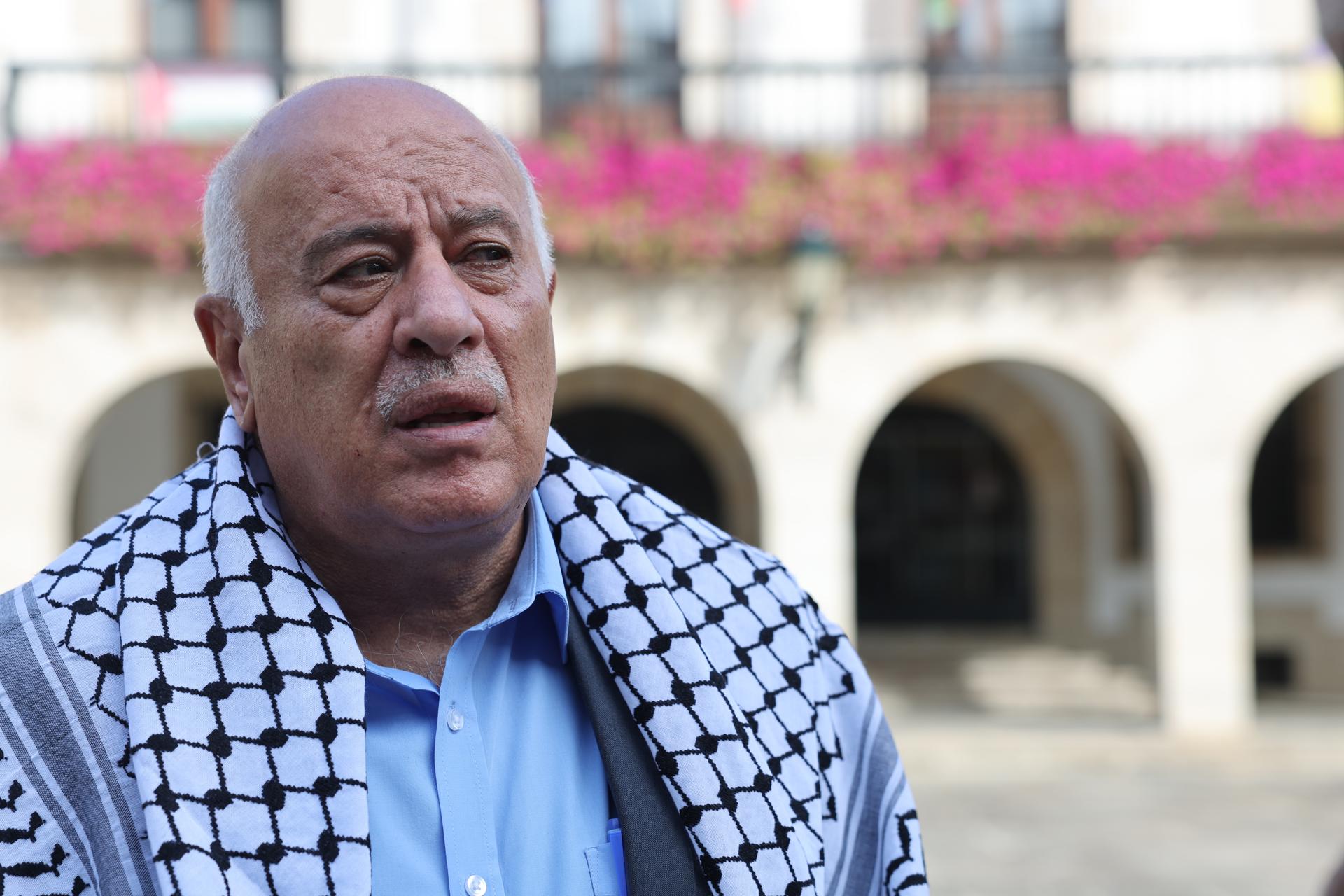 El presidente de la Federación Palestina de Fútbol, Jibril Rajoub, este sábado en la presentación del partido que enfrentará a ambas selecciones el próximo 15 de noviembre en San Mamés. EFE/Luis Tejido
