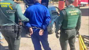 La Guardia Civil ha detenido a cuatro personas, una de ellas en Olivenza (Badajoz), por ser los presuntos autores de los asesinatos de dos hermanos, ocurrido en diciembre de 2023 en Casarrubios del Monte (Toledo) y, tras pasar a disposición judicial, han ingresado en prisión provisional y sin fianza. EFE/Guardia Civil / SOLO USO EDITORIAL/SOLO DISPONIBLE PARA ILUSTRAR LA NOTICIA QUE ACOMPAÑA (CRÉDITO OBLIGATORIO)