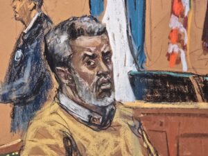 Fotografía de un dibujo realizado por la artista Jane Rosenberg donde aparece el rapero Sean Combs 'Diddy' esperando su sentencia durante el juicio realizado este viernes, en un tribunal de Nueva York. EFE/Jane Rosenberg
