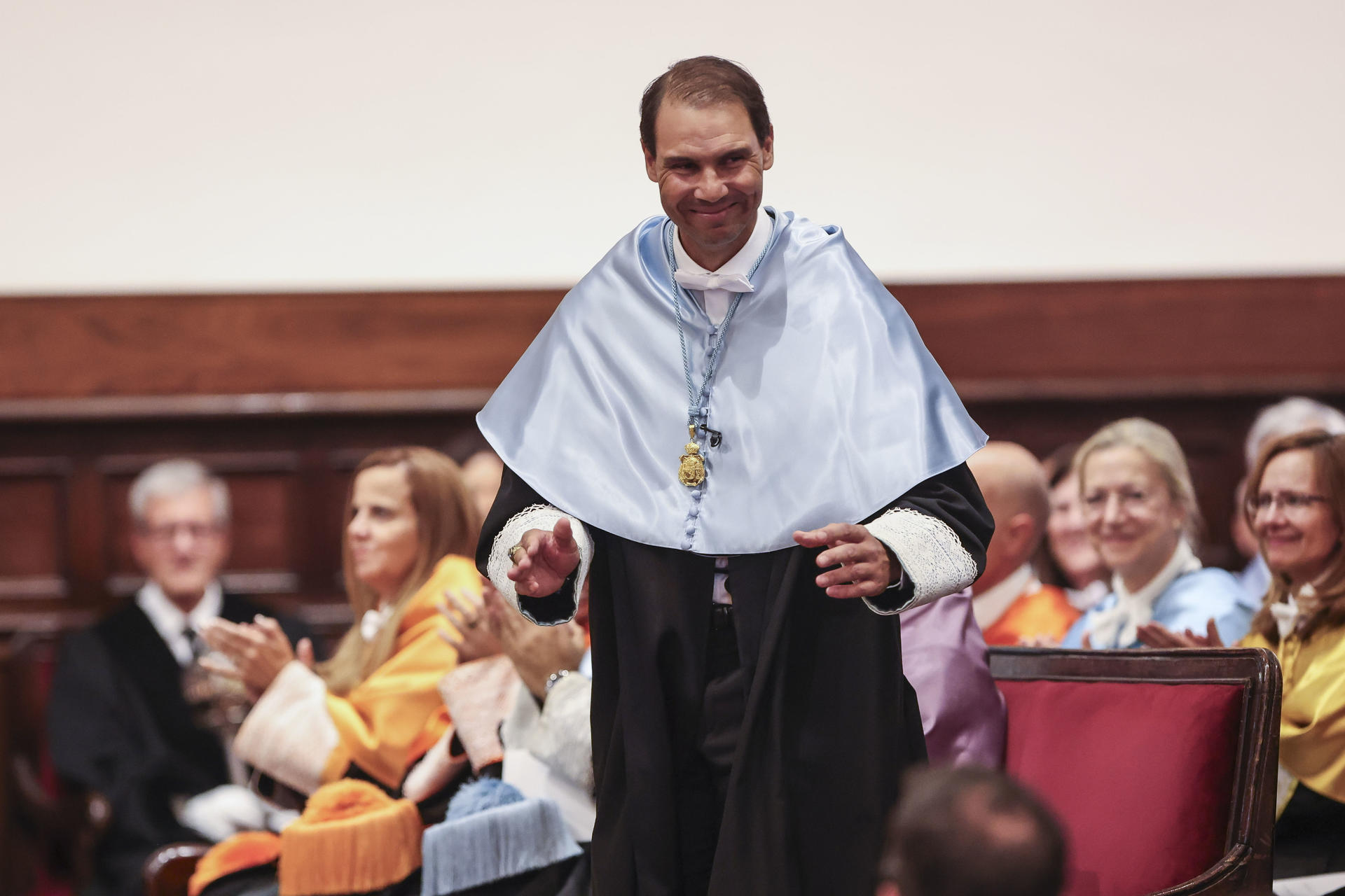 El tenista Rafa Nadal es investido como doctor honoris causa por la Universidad de Salamanca, que ha justificado esta distinción por considerarlo un ejemplo de valores como la disciplina, el trabajo en equipo, la humildad, la sencillez, la perseverancia y el espíritu de superación, entre otros. EFE/ JMGARCIA