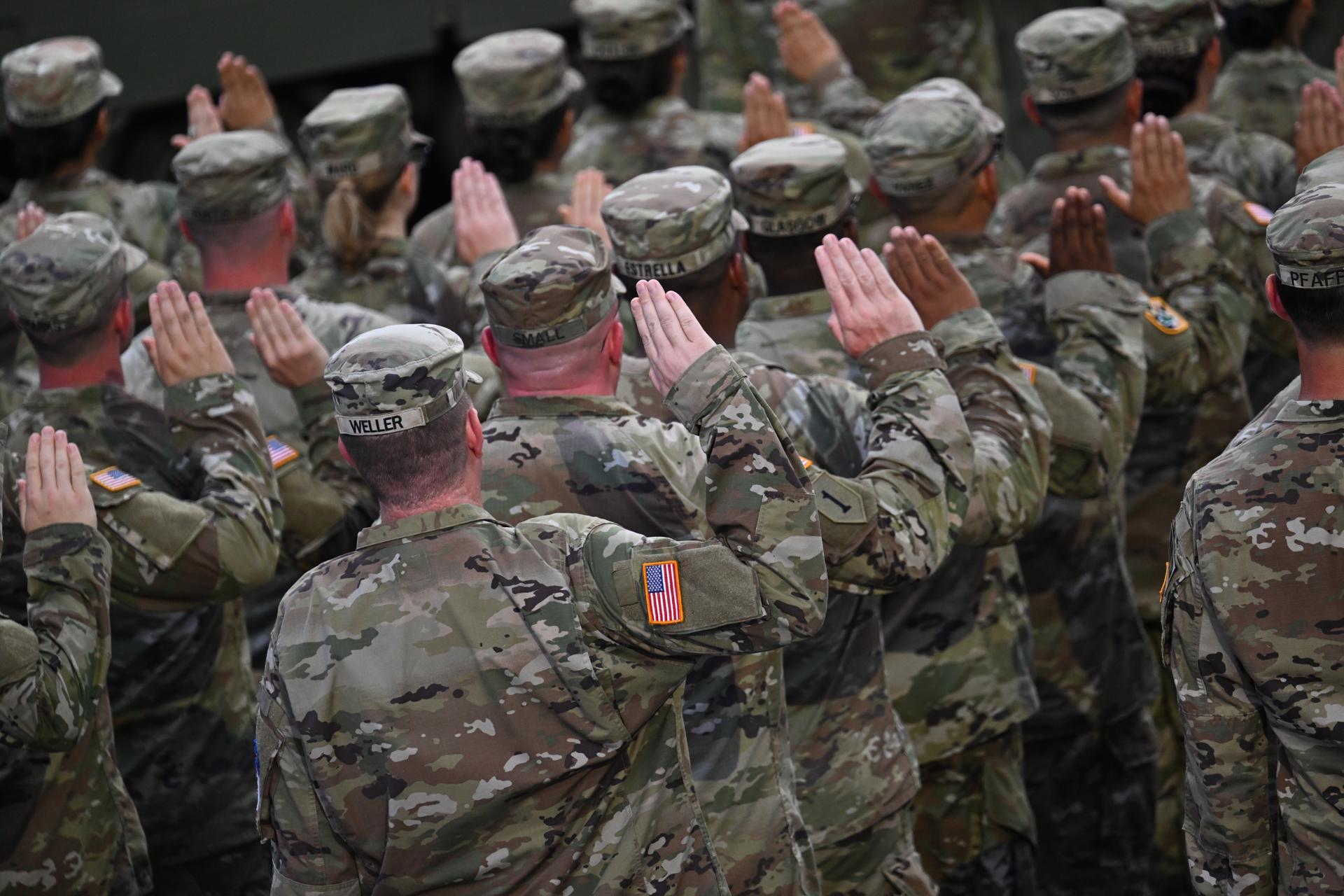Fotografía de archivo de militares del Ejército de EE. UU. en Washington, DC, EE. UU., el 14 de junio de 2025. EFE/EPA/Kenny Holston / POOL
