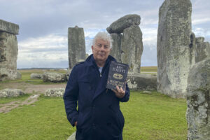Imagen del escritor británico Ken Follett, durante su presentación en Stonegenhe de su nueva novela, 'El círculo de los días'. /Archivo. EFE/Alida Juliani