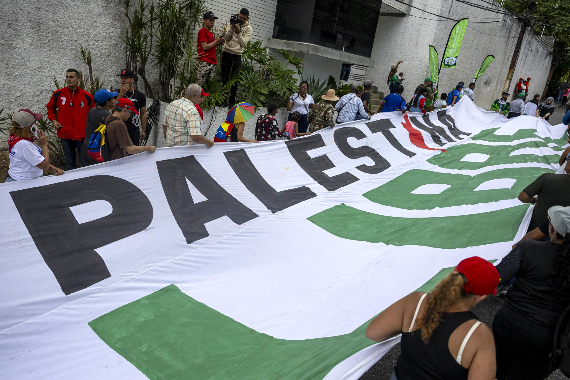 Personas participan en una manifestación en apoyo a Palestina este 7 de octubre de 2025, en Caracas (Venezuela). EFE/ Miguel Gutiérrez
