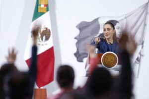 La presidenta de México, Claudia Sheinbaum, habla durante una rueda de prensa este miércoles, en el Palacio Nacional de la Ciudad de México (México). EFE/Sáshenka Gutiérrez