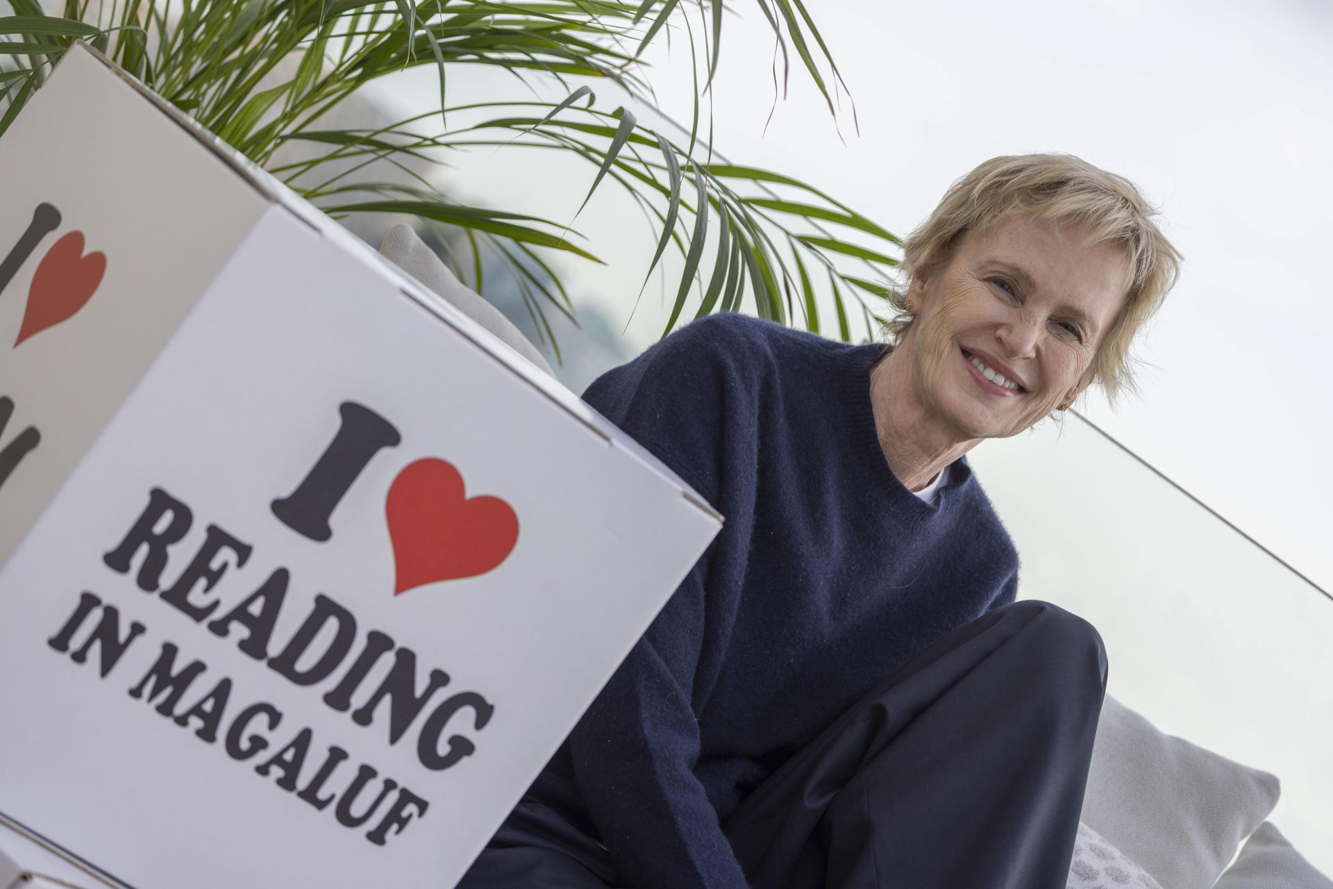 La novelista, ensayista y poeta estadounidense Siri Hustvedt ha afirmado este viernes en Calvià (Mallorca) que su marido, el escritor fallecido Paul Auster, siempre le ofreció un apoyo "incondicional" a lo largo de su carrera profesional, y ha asegurado: "Sí, vivir juntos durante 43 años de matrimonio nos hizo mejores escritores, sin ninguna duda".-EFE/ Cati Cladera