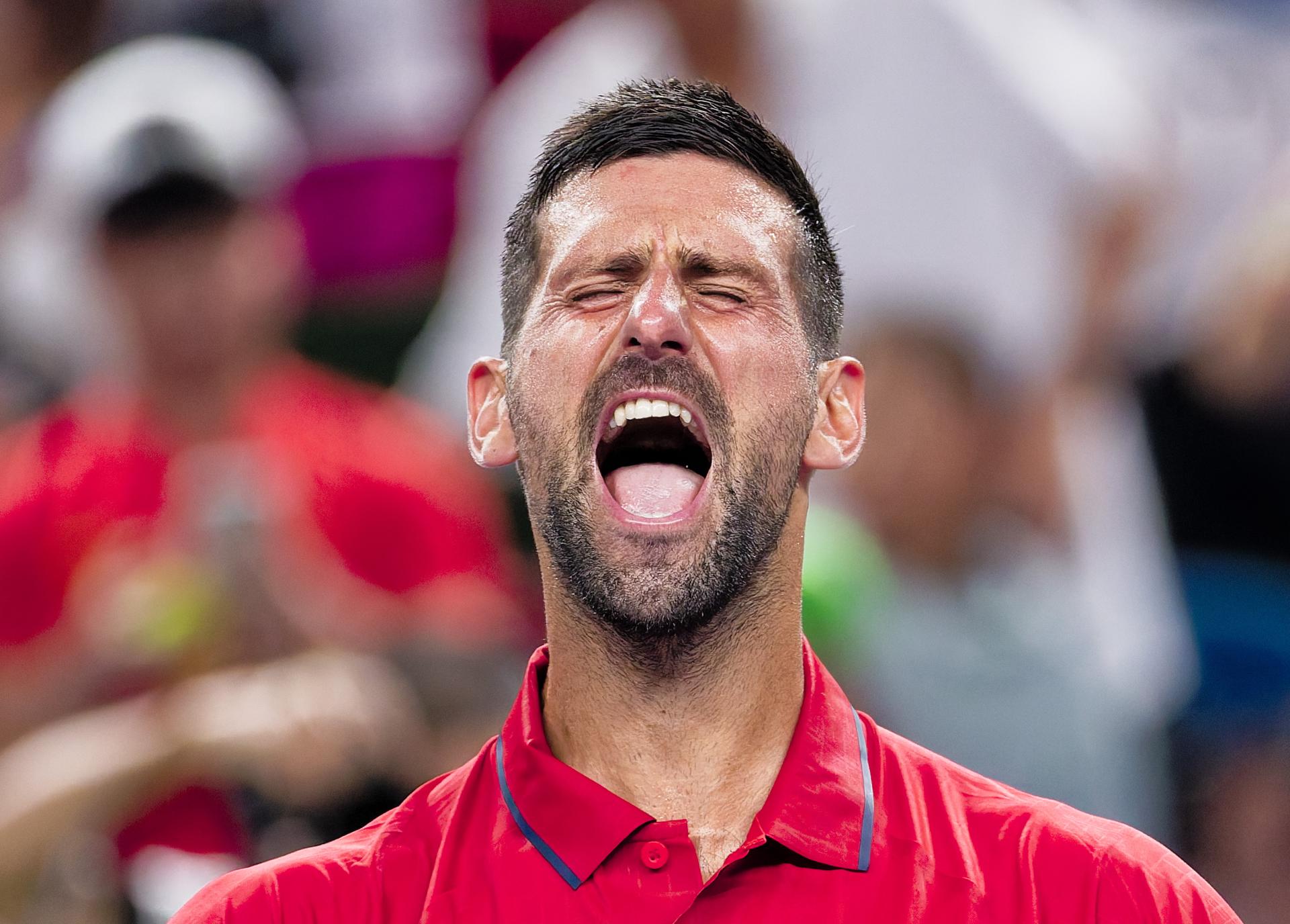 El serbio Novak Djokovicl celebra la victoria en dieciseisavos del Masters 1.000 de Shanghái (China), EFE/EPA/ALEX PLAVEVSKI
