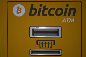 Fotografía de archivo de un cajero de criptomonedas en una plaza comercial en Ciudad de México (México). EFE/ Isaac Esquivel