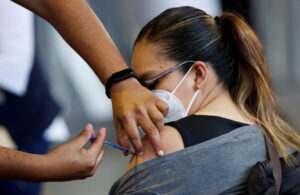 La Secretaría de Salud del Gobierno de México anunció este miércoles la liberación de la vacuna BCG (Bacilo de Calmette y Guérin) utilizada principalmente para la prevención de la tuberculosis. Fotografía de archivo. EFE/ José Méndez