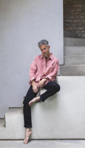Fotografía sin fecha específica cedida por Sony Music del cantante dominicano Vicente García. García celebra el éxito de su álbum 'Puñito de Yocahú', una "apuesta arriesgada" que es fiel a las culturas indígenas y afrocaribeñas de su país y que recibió tres nominaciones al Latin Grammy, en lo que él percibe como una mayor apertura a la diversidad de ritmos latinos. EFE/ Sony Music