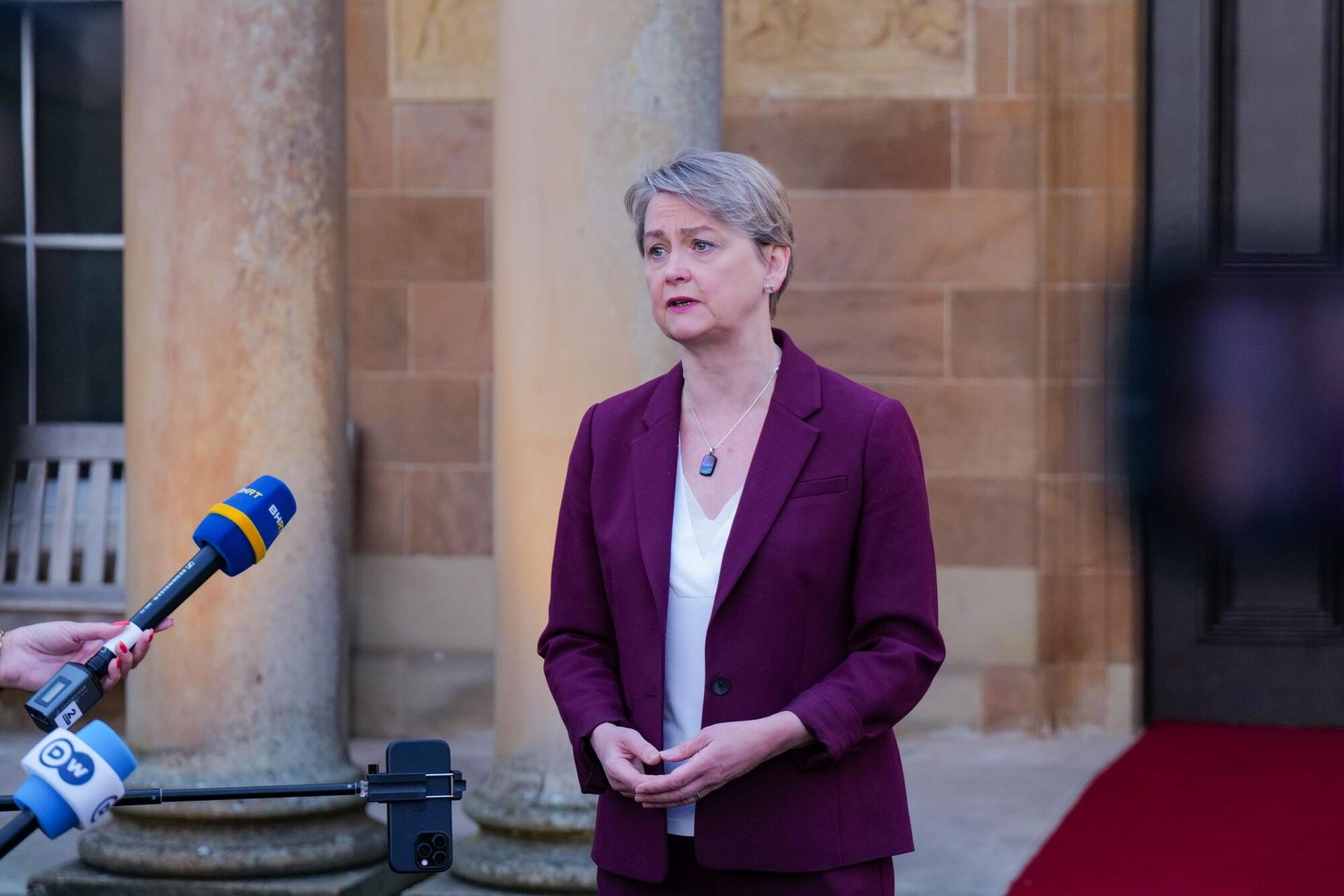 La Secretaria de Exteriores del Reino Unido, Yvette Cooper, acoge la Reunión de Ministros de Exteriores de la Cumbre de los Balcanes Occidentales, parte de la Cumbre Anual del Proceso de Berlín, en el Castillo de Hillsborough cerca de Belfast, Irlanda del Norte, 09 de octubre de 2025. La reunión tiene como objetivo fomentar la cooperación entre el Reino Unido y los países de los Balcanes, conocidos por ser utilizados como ruta de tránsito para traficantes de personas. (Irlanda) EFE/EPA/Paulo Nunes dos Santos / POOL / POOL
