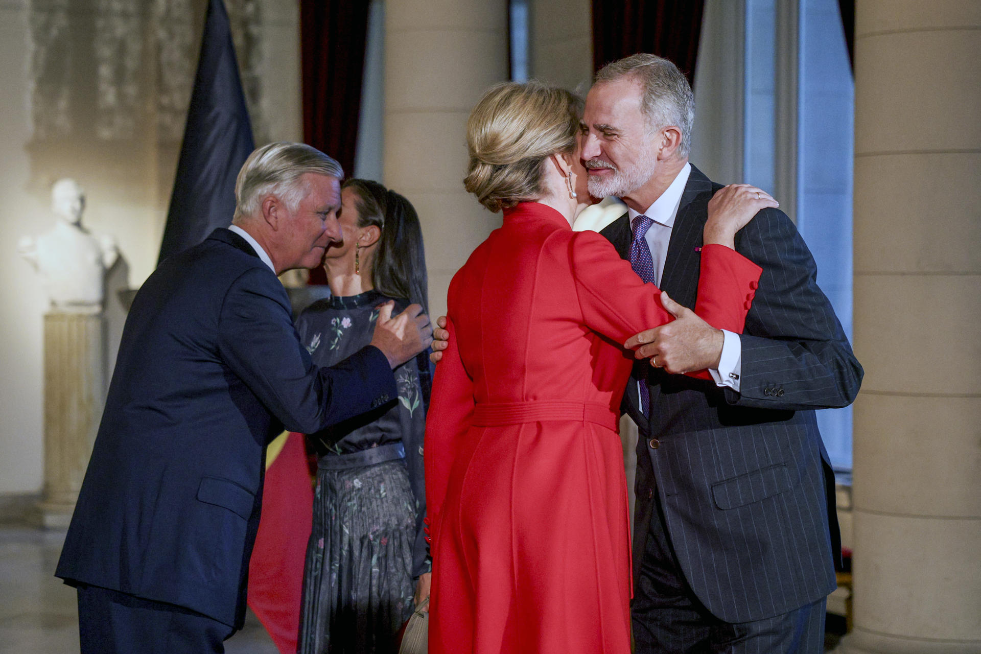 El rey Felipe VI (d) y la reina Letizia (2i) junto al rey Felipe (i) y la reina Matilde (2d) de Bélgica en el Palacio Real de Bruselas, este martes, durante la visita oficial de los reyes de España a Bélgica. EFE/ Pablo Garrigós
