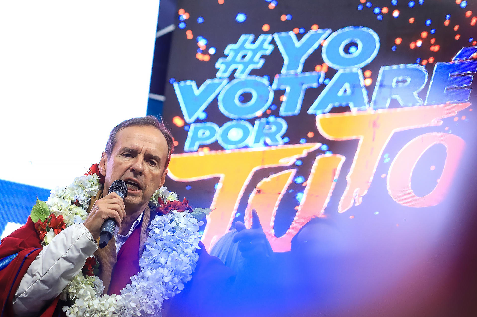 El exmandatario y candidato presidencial boliviano, Jorge Tuto Quiroga, de la Alianza Libre, al intervenir este jueves, 9 de octubre, en un acto de campaña, en El Alto (Bolivia). EFE/Gabriel Márquez