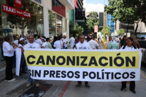 Personas se manifiestan en una fotografía de archivo del 19 de septiembre de 2025 en Caracas (Venezuela). EFE/ Miguel Gutierrez