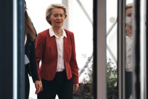 President of the European Commission Ursula von der Leyen (R) arrives prior to the 7th meeting of the European Political Community (EPC) in Copenhagen, Denmark, 02 October 2025. EFE/EPA/THOMAS TRAASDAHL DENMARK OUT