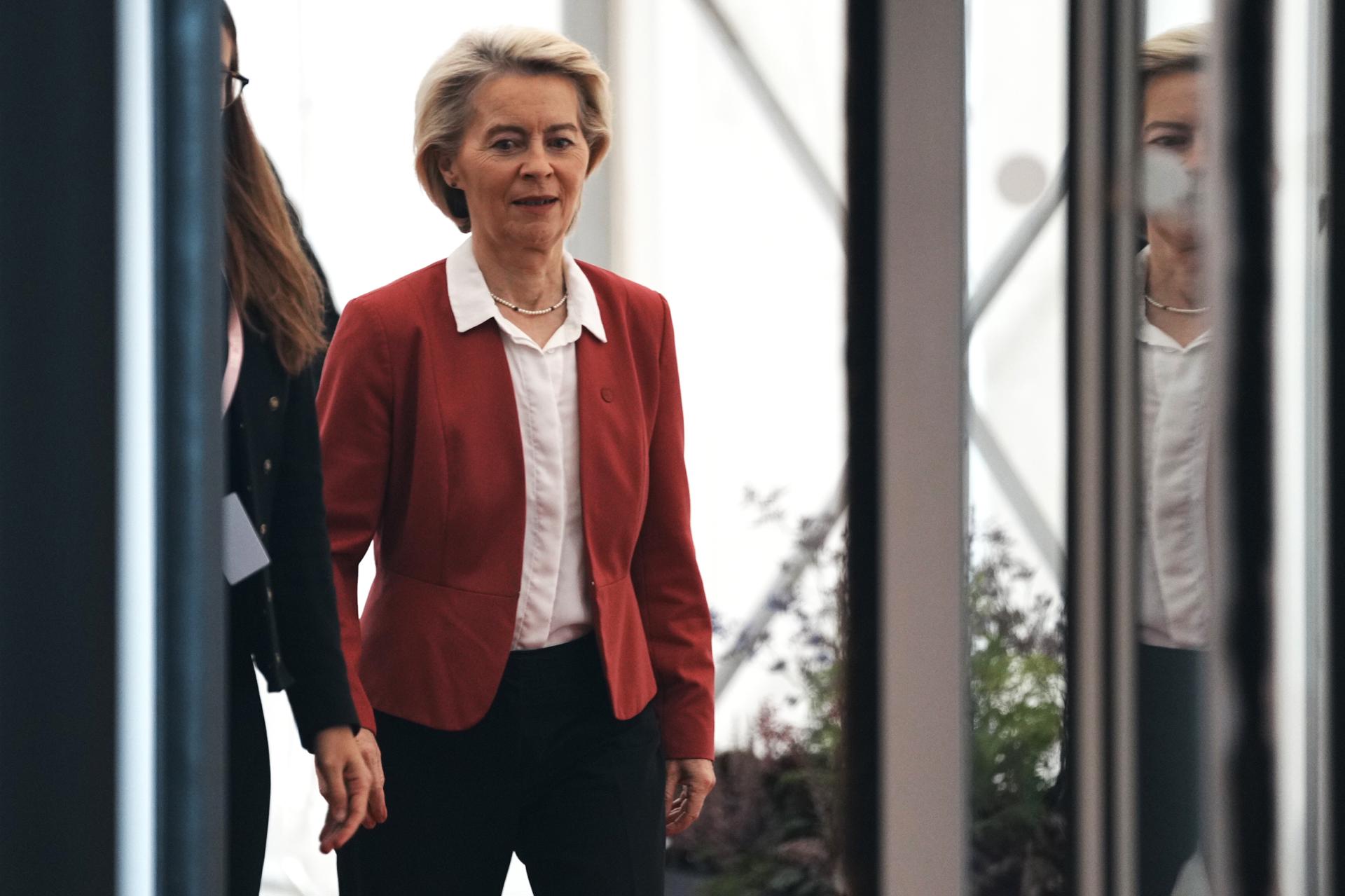 President of the European Commission Ursula von der Leyen (R) arrives prior to the 7th meeting of the European Political Community (EPC) in Copenhagen, Denmark, 02 October 2025. EFE/EPA/THOMAS TRAASDAHL DENMARK OUT