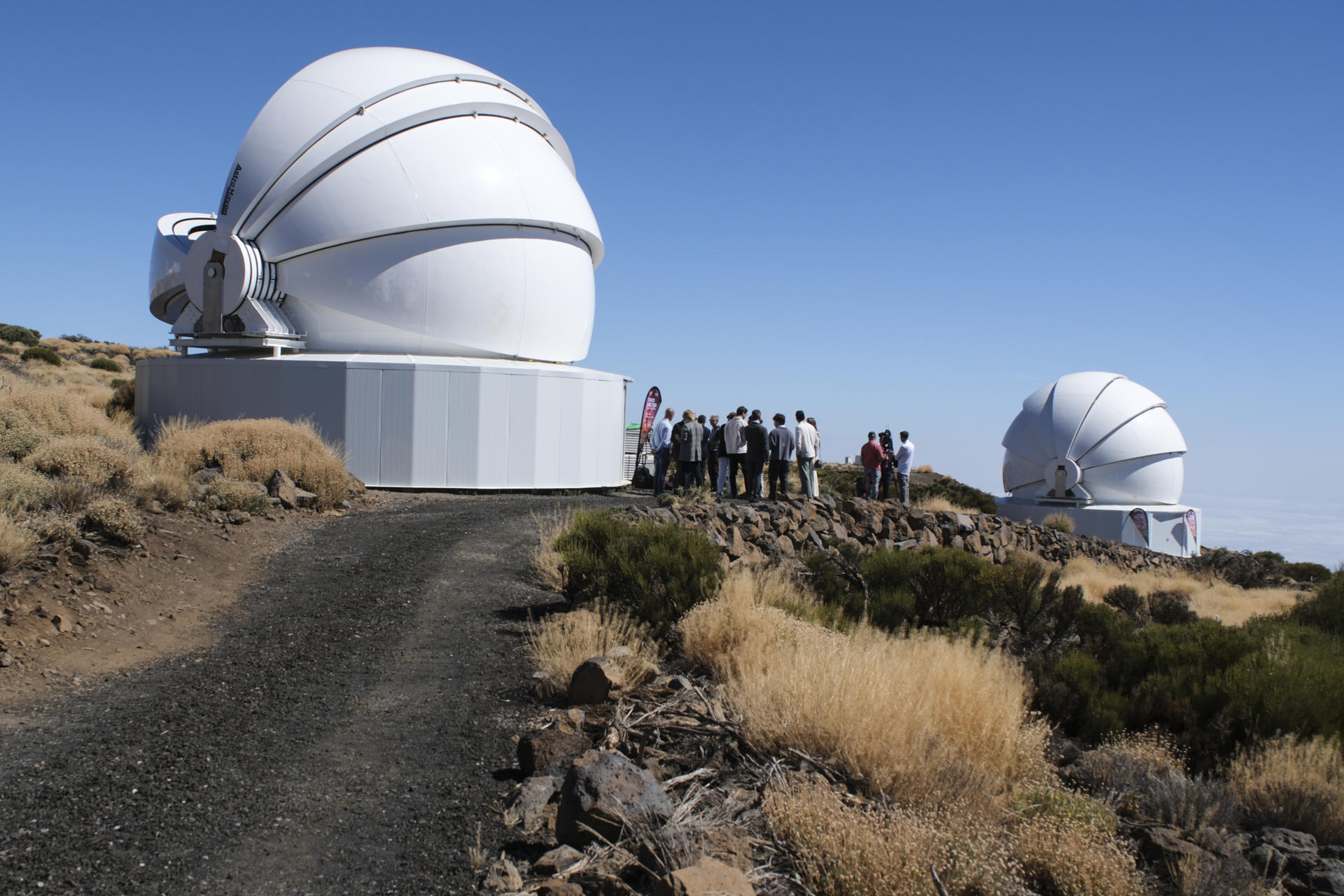 La empresa canaria Light Bridges ha presentado este jueves en el Observatorio del Teide "un sueño que comenzó hace 25 años", el Telescopio Gemelo de Dos Metros. EFE/Alberto Valdés