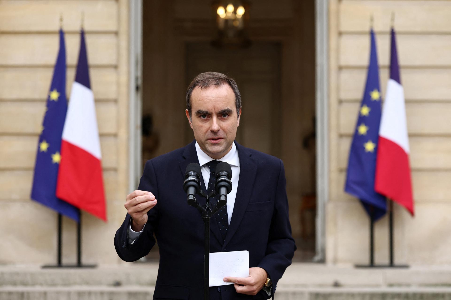 El primer ministro saliente francés, Sebastien Lecornu, hace una declaración en Matignon (sede del gobierno) en París, el 6 de octubre de 2025. EFE/EPA/STEPHANE MAHE / POOL MAXPPP OUT
