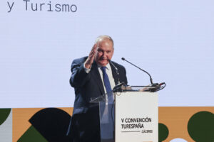 CÁCERES, 08/10/2025.- El ministro de Industria y Turismo, Jordi Hereu, interviene en la apertura oficial de la V Convención de Turespaña que se celebra en Cáceres, y en la que se dan cita empresarios del sector, agentes de TurEspaña y representantes de las distintas administraciones públicas del Estado. EFE/ Jero Morales