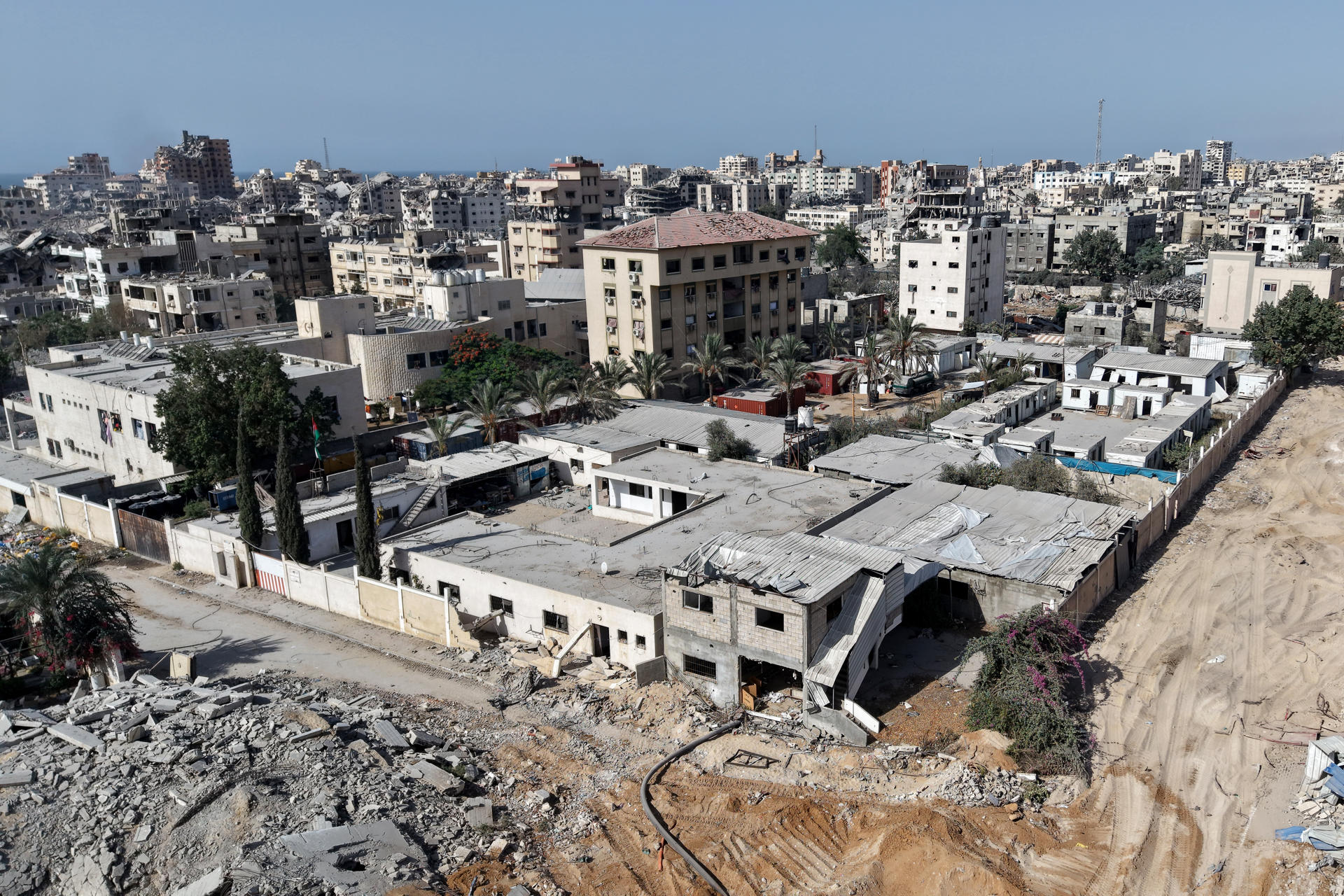 Vista general de la ciudad de Gaza tomada con dron, durante una visita de medios internacionales en compañía del Ejército israelí, este viernes, 3 de octubre. EFE/Jack Guez/Pool