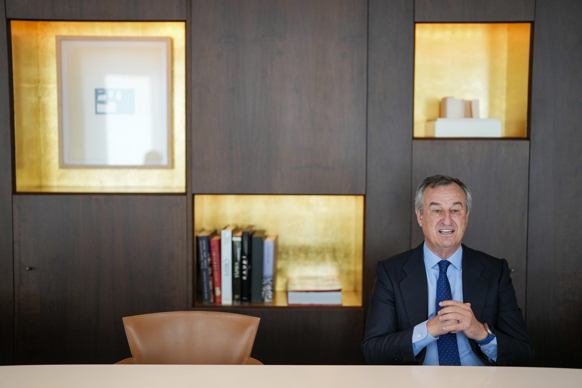 El consejero delegado de Banco Sabadell, César González-Bueno, en una entrevista con EFE antes de que el viernes acabe el plazo de aceptación de la opa, ha dicho que ve imposible que el BBVA consiga el 50 % de los derechos de voto con su opa y ha dicho que en la recta final de la oferta la entidad velará por que no haya inversores que jueguen a "calentar el mercado, porque eso es manipulación". EFE/Borja Sánchez-Trillo 
Entrevista al CEO de Banco Sabadell, César González Bueno en la sede del Banco en la calle Serrano