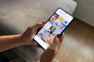 Redes sociales como Instagram reúnen miles de fotos y vídeos publicados por gazatíes que muestran su día a día durante la guerra. EFE/Beatriz Naya