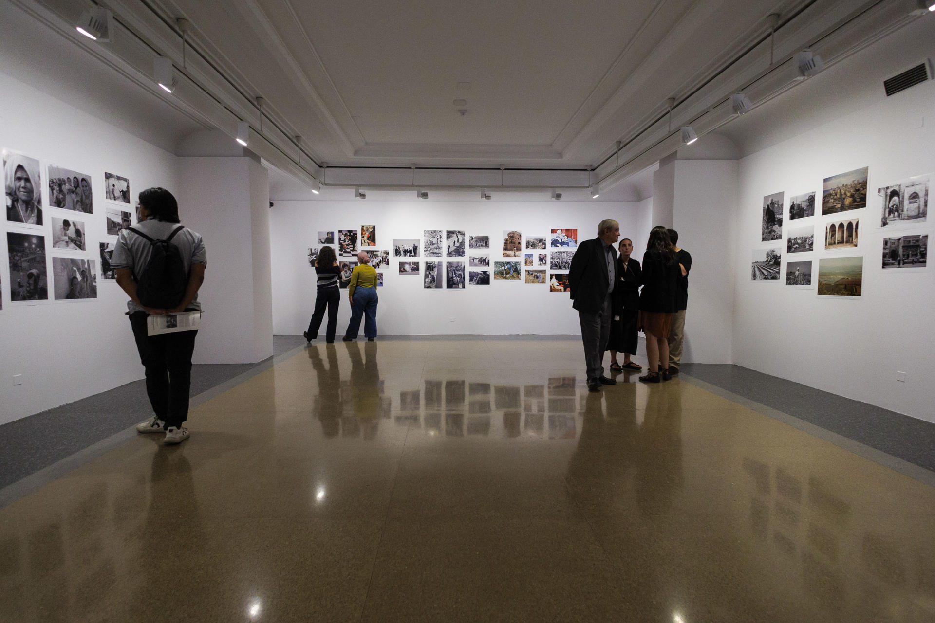 El Círculo de Bellas Artes inaugura este lunes la muestra 'Para contar mi historia' compuesta por 120 fotografías procedentes del Palestinian Museum Digital Archive. EFE/ Sergio Pérez
