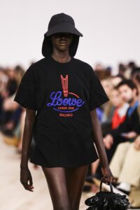Una propuesta de Loewe en la Moda de París. EFE/EPA/Teresa Suarez