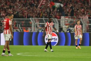 El jugador Inaki Williams se lamenta durante el partido de la UEFA Champions League que han jugado Borussia Dortmund y Athletic Club en Dortmund, Alemania. EFE/EPA/FRIEDEMANN VOGEL