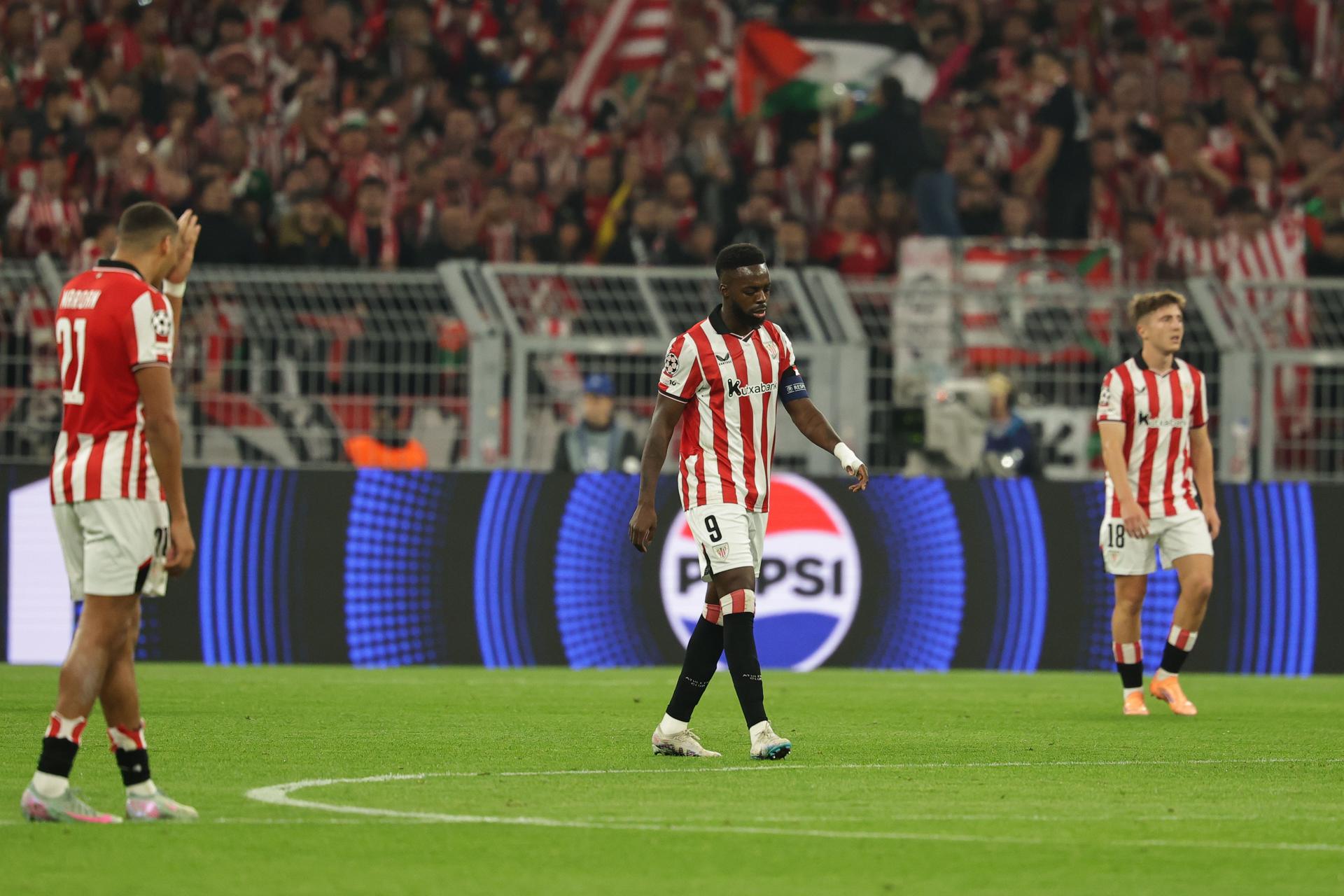El jugador Inaki Williams se lamenta durante el partido de la UEFA Champions League que han jugado Borussia Dortmund y Athletic Club en Dortmund, Alemania. EFE/EPA/FRIEDEMANN VOGEL