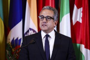 Miembros del Consejo Ejecutivo momentos antes de una votación sobre la propuesta para el nuevo secretario general de la UNESCO en París, Francia, 06 de octubre de 2025. Audrey Azoulay ha sido la Secretaria General de la Organización de las Naciones Unidas para la Educación, la Ciencia y la Cultura (UNESCO) desde 2017. (Francia) EFE/EPA/TERESA SUAREZ