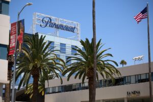Foto de archivo de la señalización de Paramount que se exhibe en Los Ángeles, California, Estados Unidos. EFE/LLISON DINNER