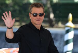 El actor estadounidense Matt Damon saluda a su llegada al Festival de Cine de Venecia. EFE/Archivo/Ettore Ferrari