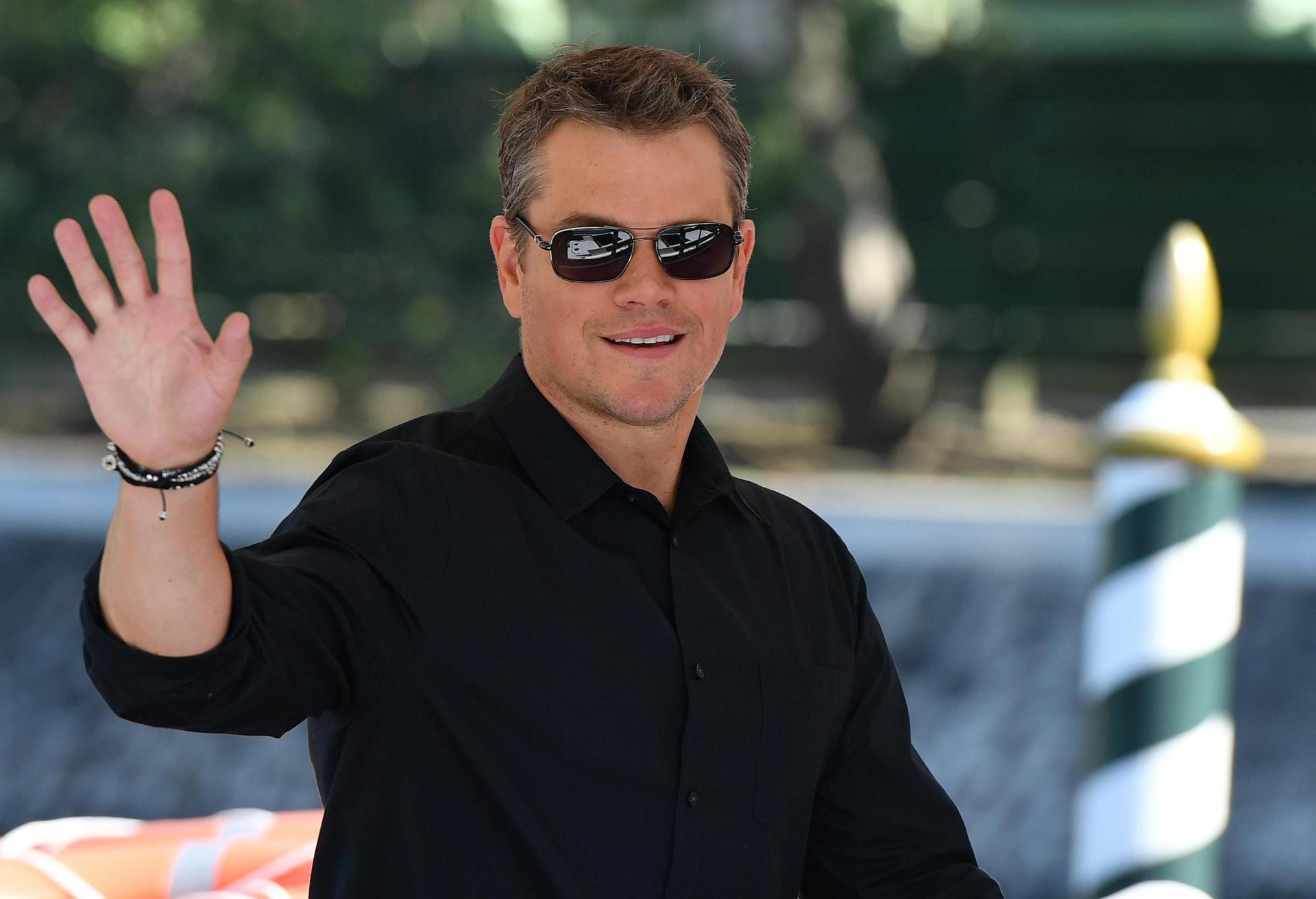 El actor estadounidense Matt Damon saluda a su llegada al Festival de Cine de Venecia. EFE/Archivo/Ettore Ferrari