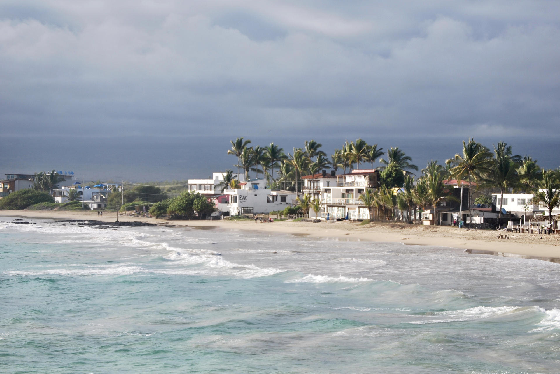 Fotografía de archivo que muestra el una de las playas de Puerto Villamil en la isla Isabela, la más grande del archipiélago de las Islas Galápagos (Ecuador). EFE/Fernando Gimeno