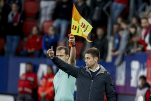 El técnico del Osasuna, Alessio Lisci, durante un partido de Liga.EFE/Jesús Diges