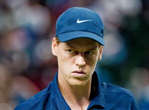 El italiano Jannik Sinner en su partido ante el neerlandés Tallon Griekspoor en el Shanghai Masters en Shanghai, China. EFE/EPA/ALEX PLAVEVSKI