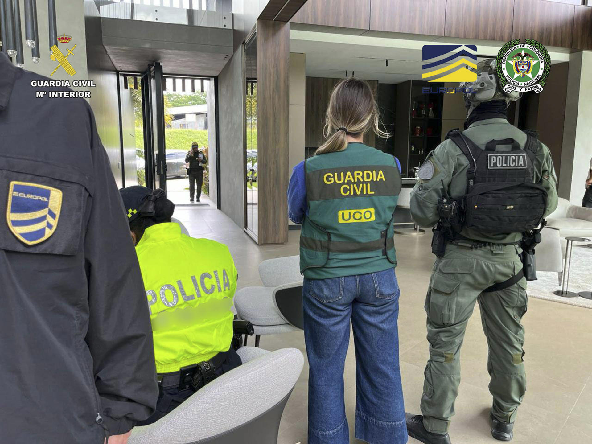 MadridLa Guardia Civil y la Policía Nacional de Colombia han desarticulado una red de 'narcos invisibles' o de cuarta generación, que sería responsable de introducir 120 toneladas de cocaína al año en Europa, en una operación en la que se han intervenido 10 toneladas de esta droga. EFE/Guardia Civil
