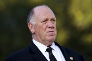 Fotografía de archivco en donde se ve a Tom Homan, apodado el 'zar de la frontera' de la Administración de Donald Trump. EFE/WILL OLIVER