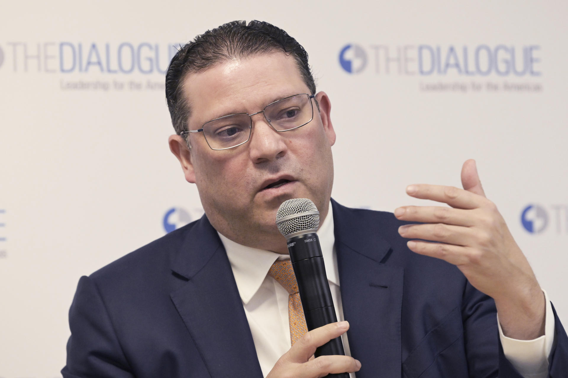 El Director Gn de Aduanas de República Dominicana, Eduardo Sanz Lovaton, habla en un conversatorio de la Semana Dominicana este lunes, en el laboratorio de ideas Dialogo Interamericano en Washington (EE.UU). EFE/ Lenin Nolly
