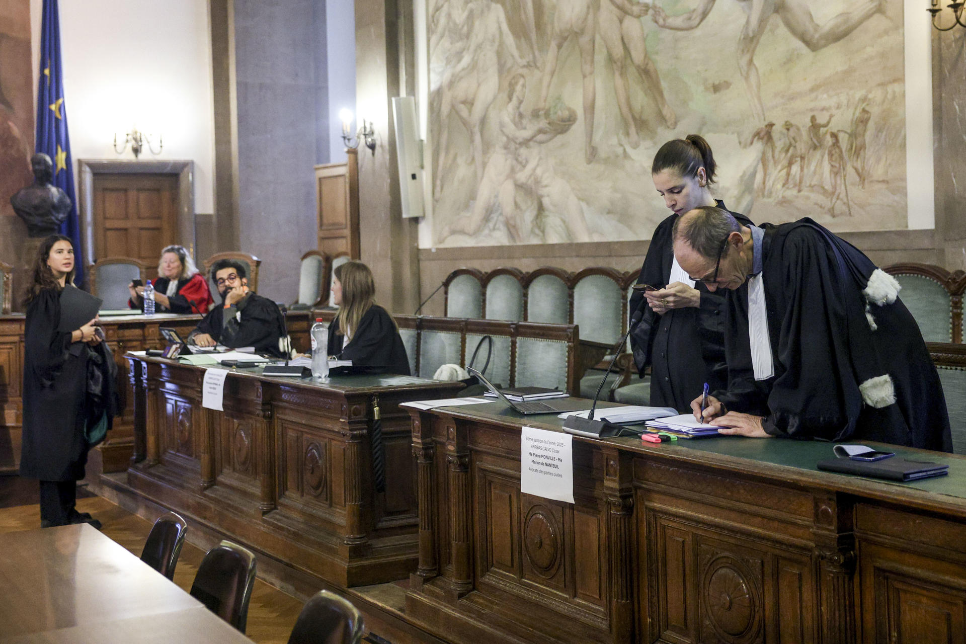 Vista del juicio este jueves en Bruselas por el apuñalamiento mortal de Teresa Rodríguez Llamazares, la enfermera vallisoletana de 23 años asesinada en Bruselas supuestamente por su expareja en 2022. EFE/Pablo Garrigós