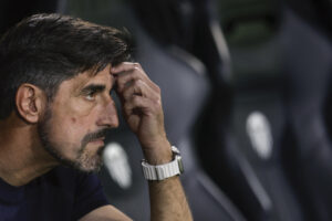 El serbio Veljko Paunovic, destituido pro el Real Oviedo, es el primer entrenador cesado en LaLiga EA Sports esta temporada. EFE/Kai Försterling