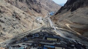 Fotografía aérea de la entrada a la mina El Teniente, en Rancagua (Chile), la mina subterránea de cobre más grande del mundo. EFE/ Alberto Valdes